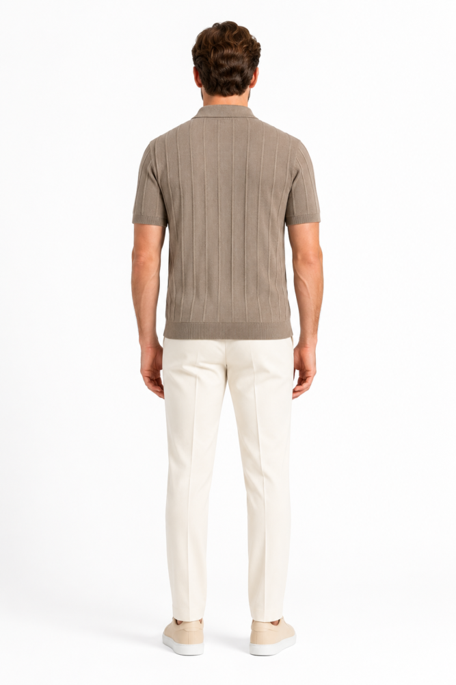 Polo homme élégant à texture verticale – Style chic moderne