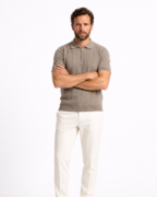 Polo homme élégant à texture verticale – Style chic moderne