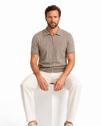 Polo homme élégant à texture verticale – Style chic moderne